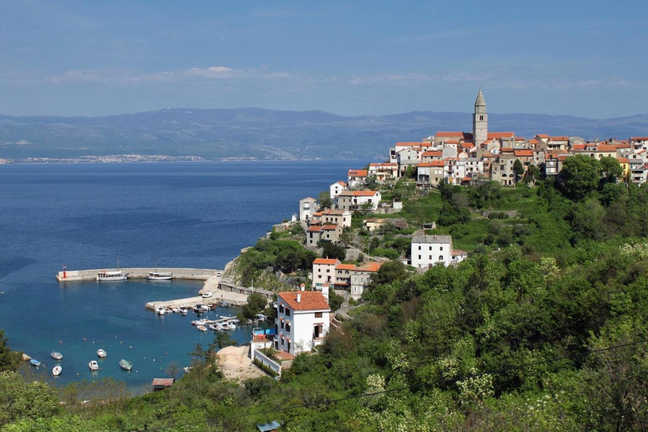 Apartments And Rooms With Parking Space Vrbnik, Krk - 5301 Экстерьер фото