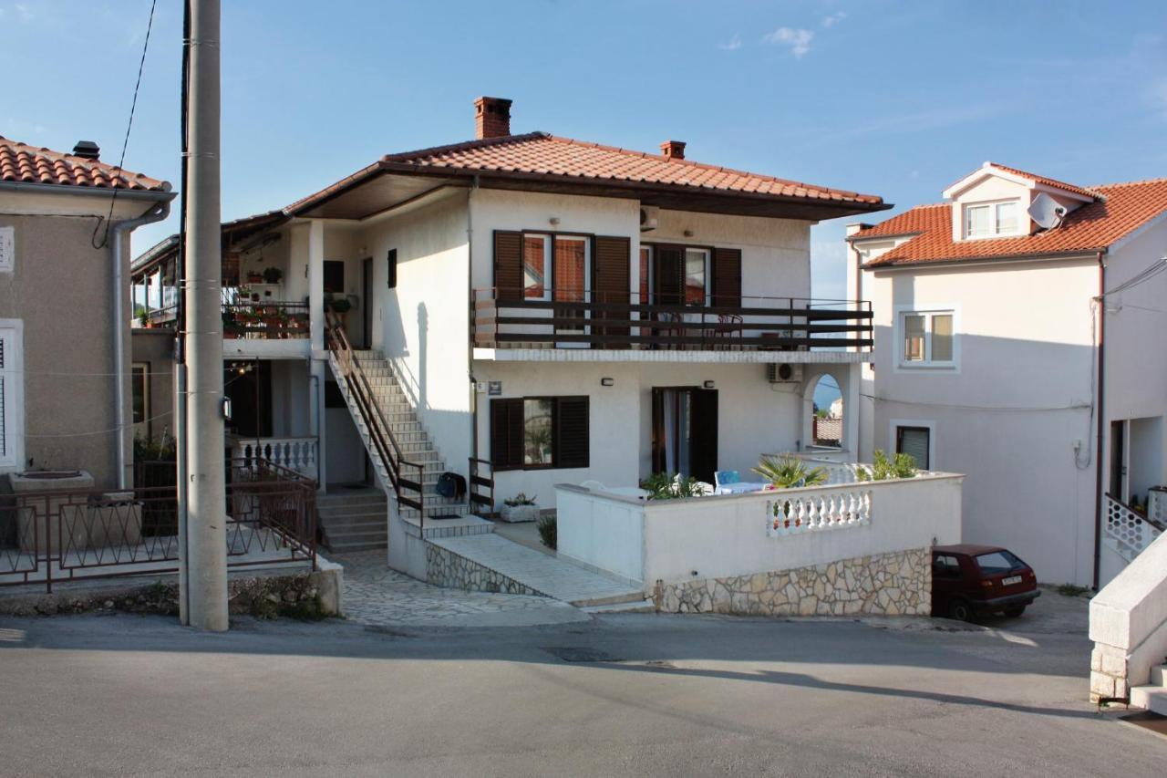 Apartments And Rooms With Parking Space Vrbnik, Krk - 5301 Экстерьер фото