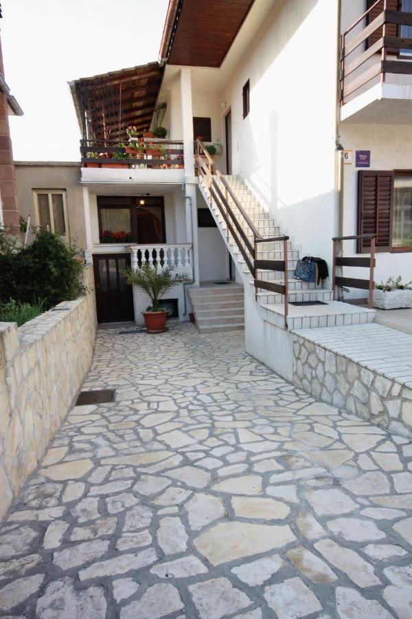 Apartments And Rooms With Parking Space Vrbnik, Krk - 5301 Экстерьер фото